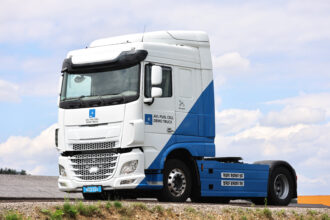 Brennstoffzellen LKW von schräg vorne fotografiert. ohne Ladung.