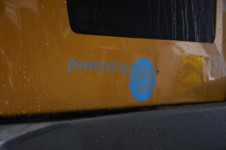 Foto H2 Radlader, Klimafonds Logo