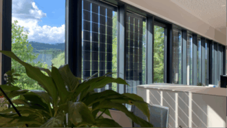 Fenster mit PV Anlage