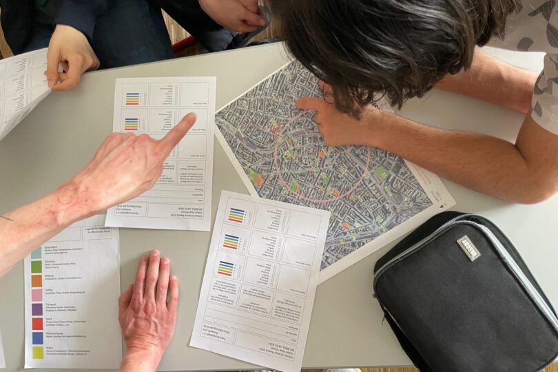 Menschen arbeiten an einem Projektplan