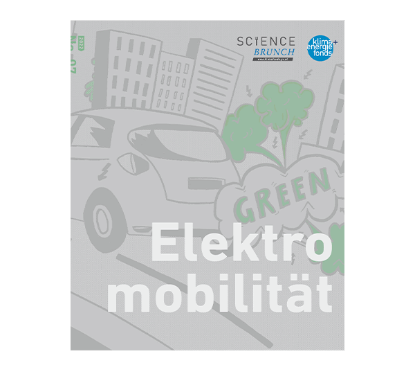 Elektroauto fährt in Stadt, grüner Baum mit Schrift 'GREEN', Thema Elektromobilität, Logos Science Brunch und Klima- und Energiefonds