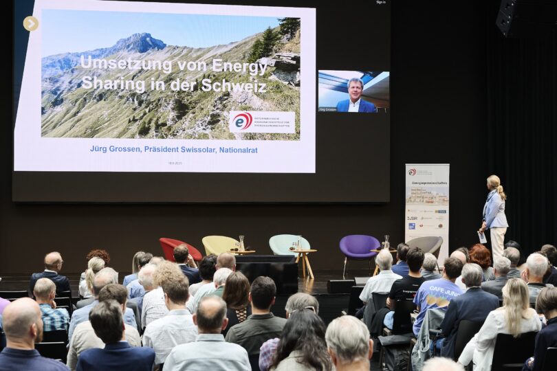 Jürg Grossen während seinem Live Vortrag bei der Energiegemeinschaften Konferenz