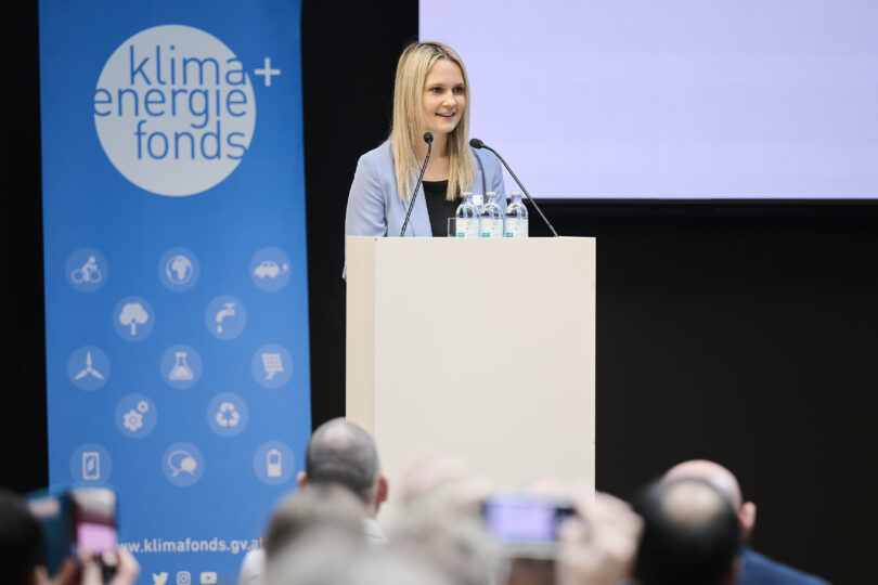 Celin Gutschi, Referentin beim BMWET während ihren Vortrag bei der Energiegemeinschaften Konferenz 2025