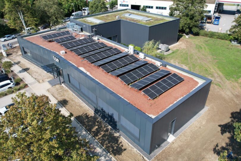 Bürogebäude mit PV am Dach