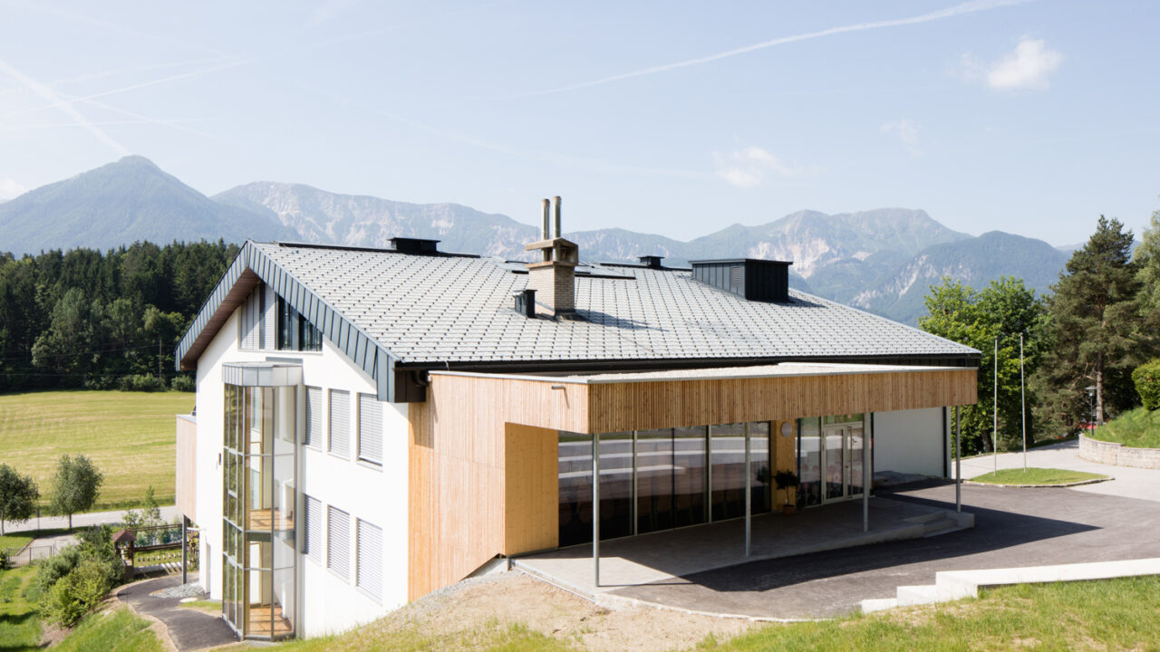 Schule in wunderschöner Natur