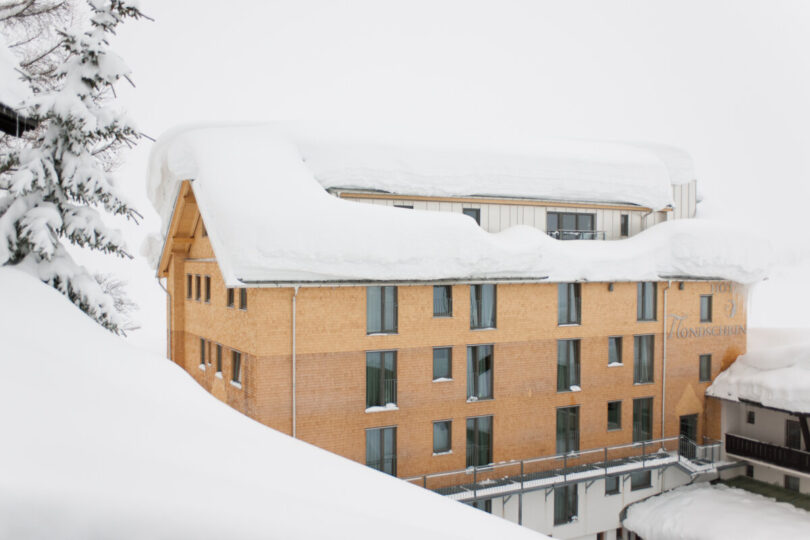 Hotel Mondschein im Schnee wunderschön bedeckt