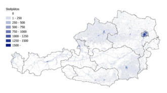 Grafik: Aus der Abbildung geht hervor, dass das Stellplatzangebot in Rasterzellen, welche in Ballungsräumen lie- gen deutlich höher ist als das Stellplatzangebot in Rasterzellen in ruralen Regionen. Außerdem ist ersichtlich, dass in alpinen Gebieten kein Stellplatzangebot vorhanden ist, wohingegen in Rasterzellen in Tälern durchaus Stellplätze vorhanden sind.